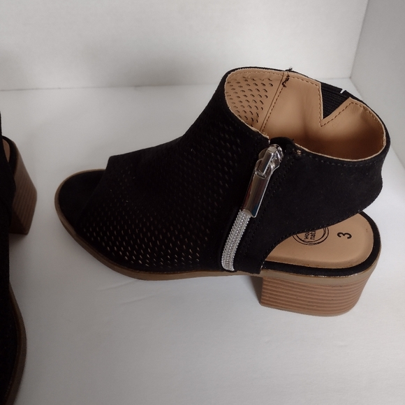 WONDER NATION YOUNG GIRLS OPEN TOE BOOTIES EXCELLENT CONDITION - Picture 2 of 4